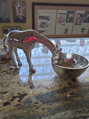 Metal Giraffe Snack Bowl Holder